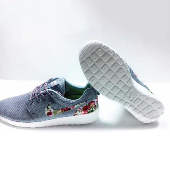 Poza cu Nike Floral Roshe Customized Running Shoes